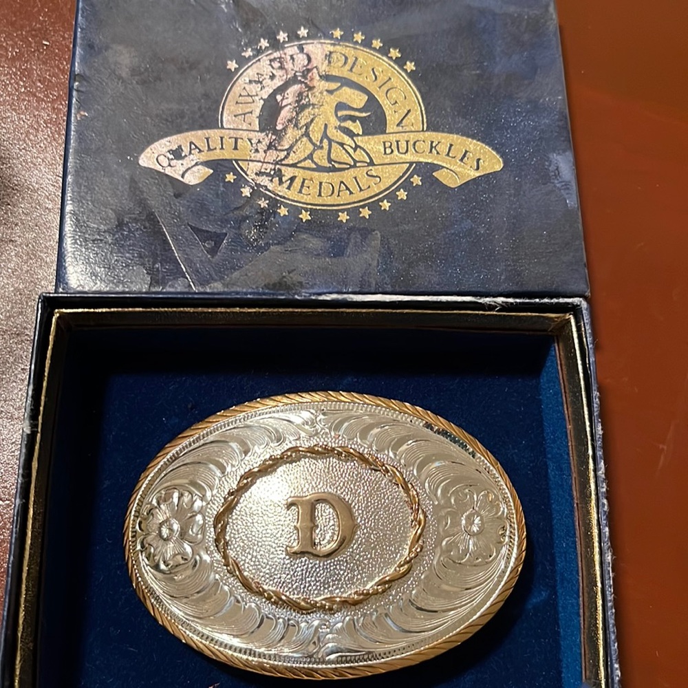 Mens belt buckle “D” new